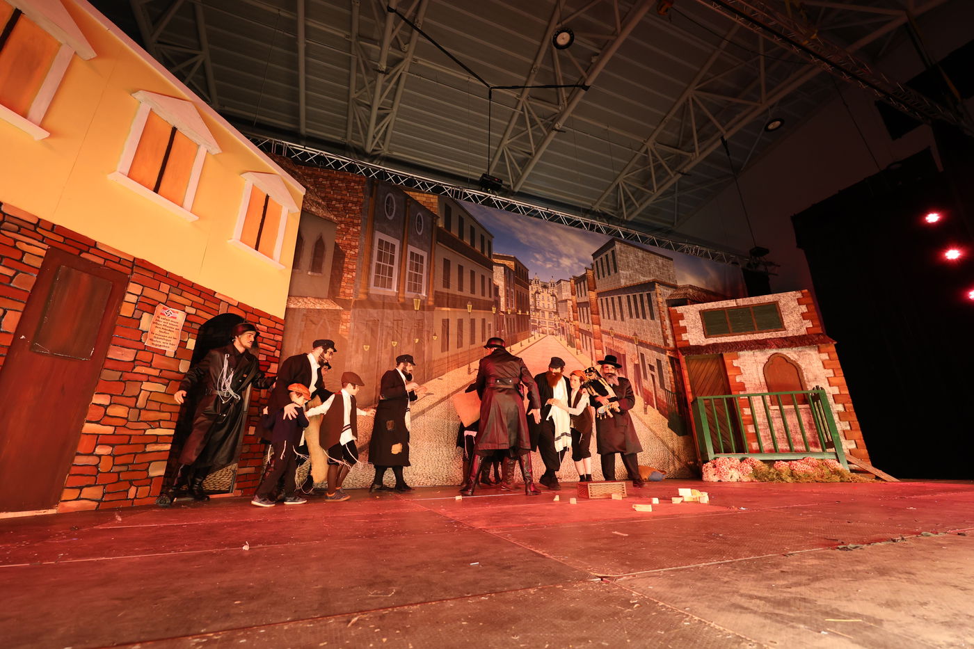 הצגת הענק באידיש - 'דער אידישע שפיל: זיידי