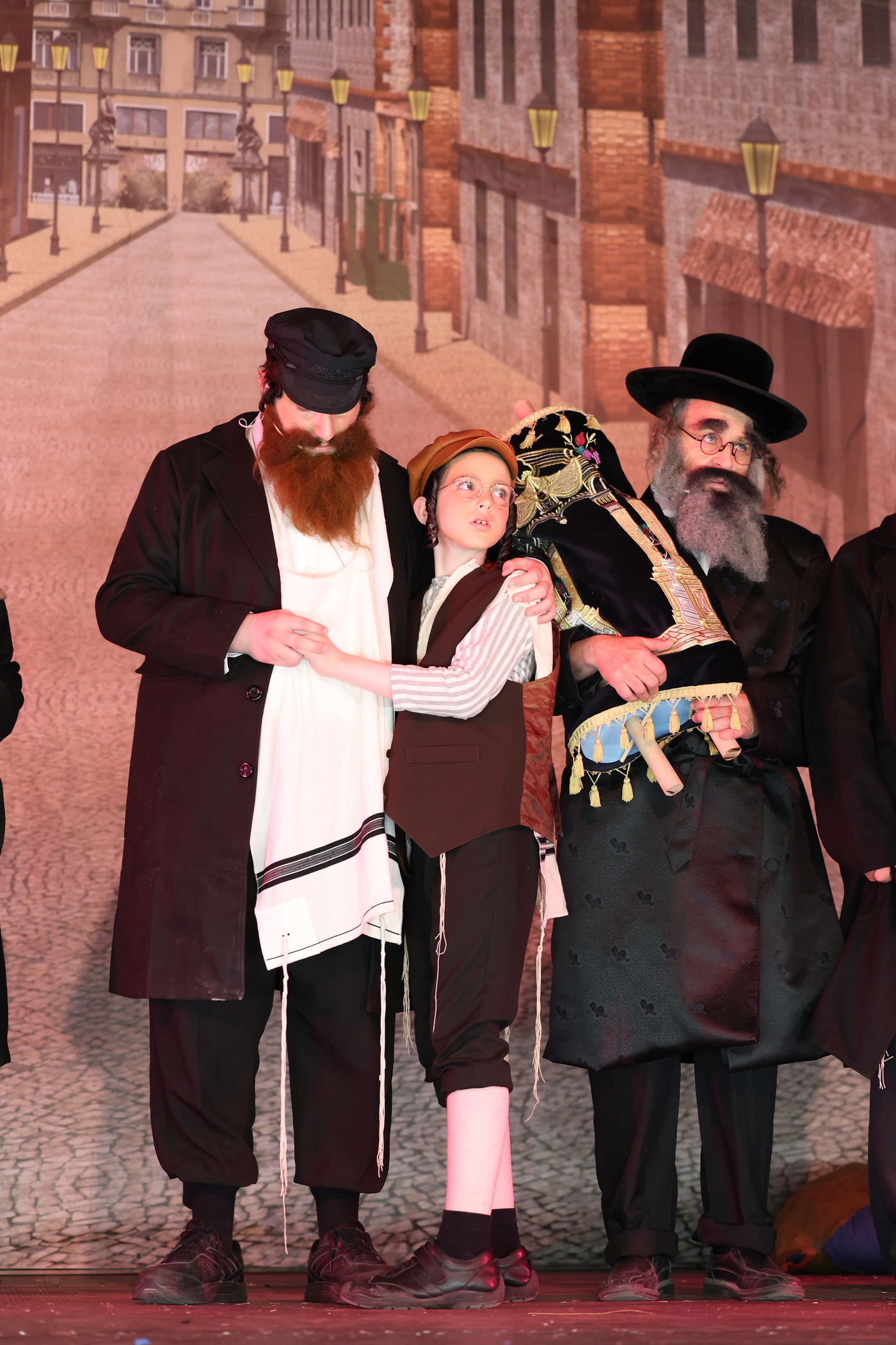 הצגת הענק באידיש - 'דער אידישע שפיל: זיידי