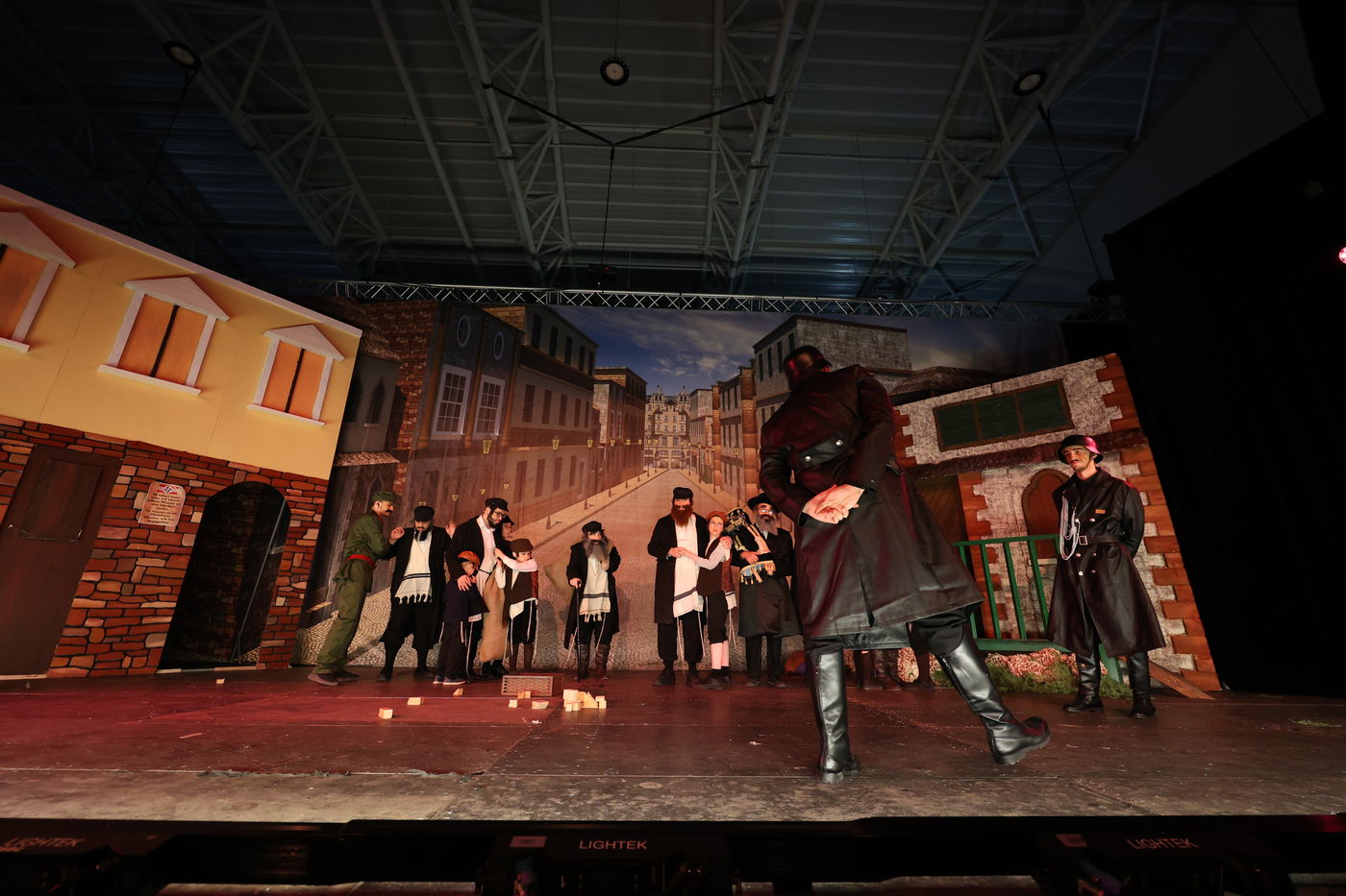 הצגת הענק באידיש - 'דער אידישע שפיל: זיידי