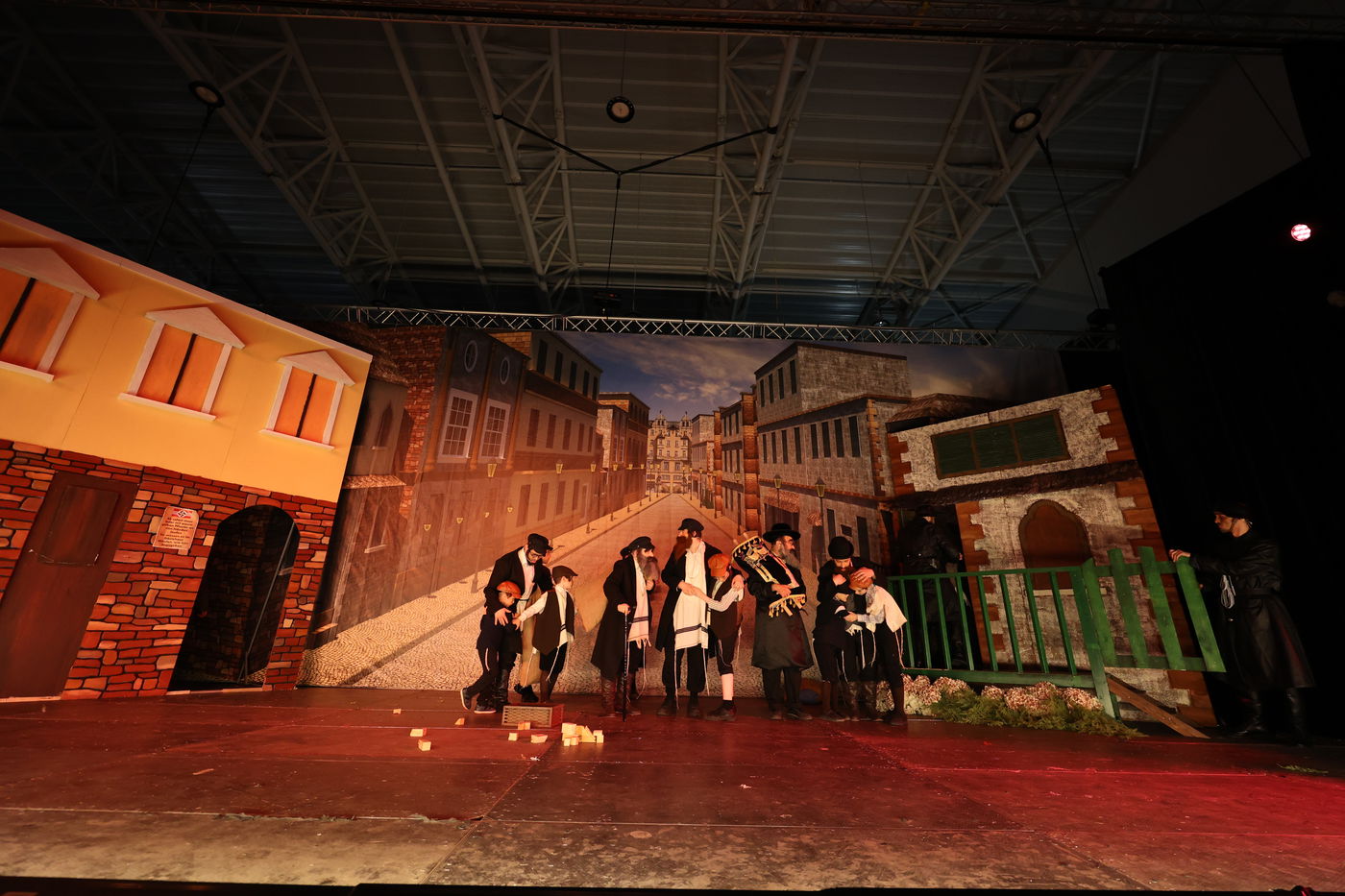 הצגת הענק באידיש - 'דער אידישע שפיל: זיידי