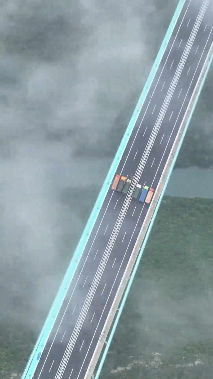 מבחן עומס על הגשר הגבוה בעולם