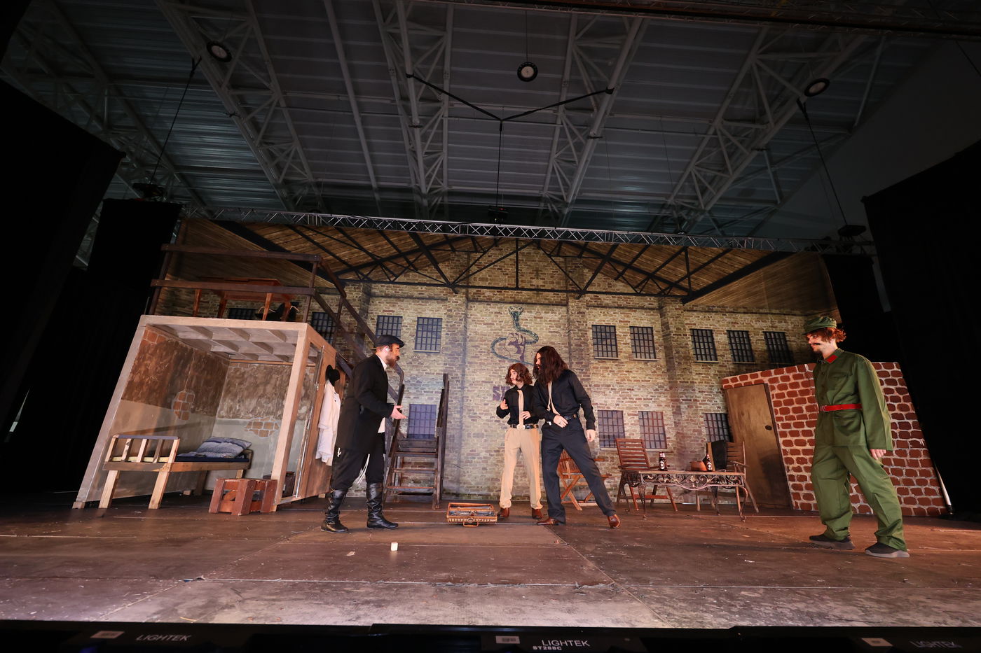 הצגת הענק באידיש - 'דער אידישע שפיל: זיידי