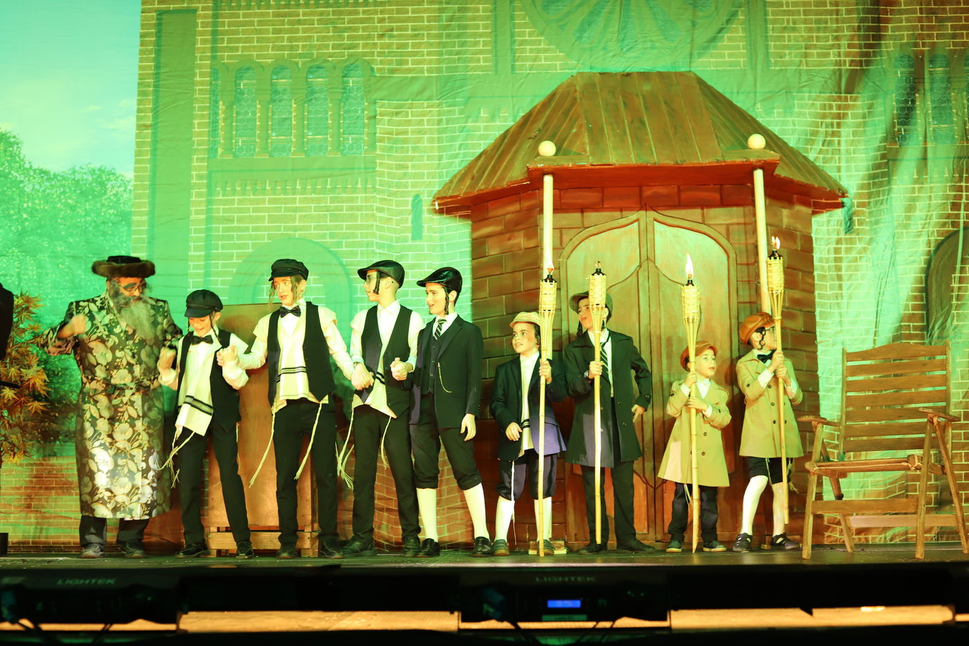 הצגת הענק באידיש - 'דער אידישע שפיל: זיידי