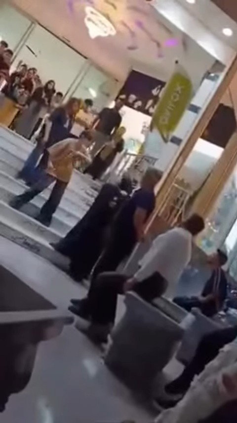 המהומה בקניון