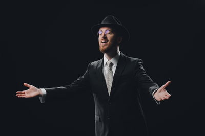 נפתלי קמפה מפתיע בסינגל חדש: "כהודעת"