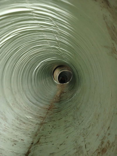 אחרי שלוש שעות מתוחות: נער בן 15 חולץ מתעלת ביוב; כך נכנס לשם