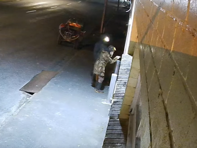 הסיפור שמסעיר את ניו זילנד: החוטף נצפה פורץ לחנות עם אחד מילדיו