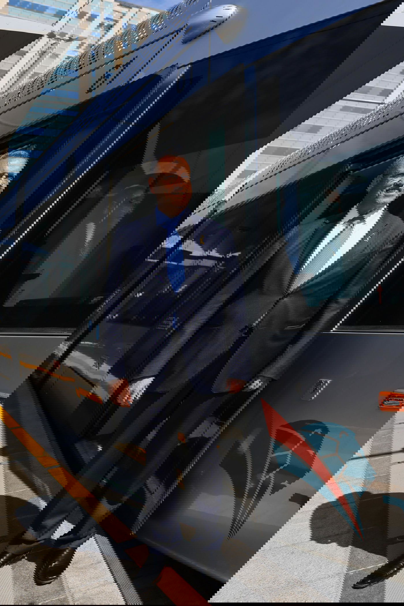 ר"ע משה ליאון, ע"י הרכבת הקלה