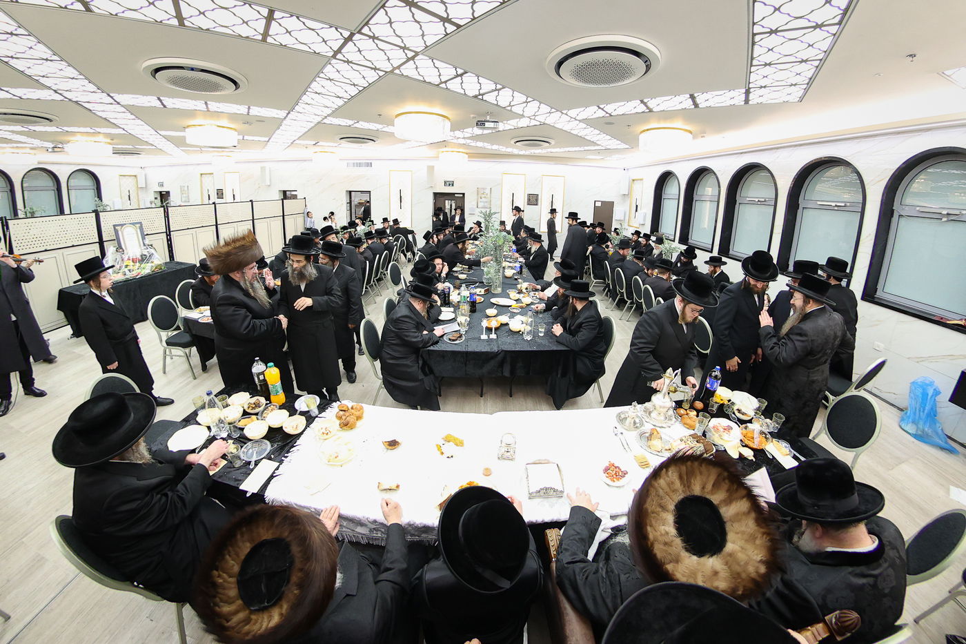 שמחת בר המצווה לנכד האדמו"ר מטשארנאביל