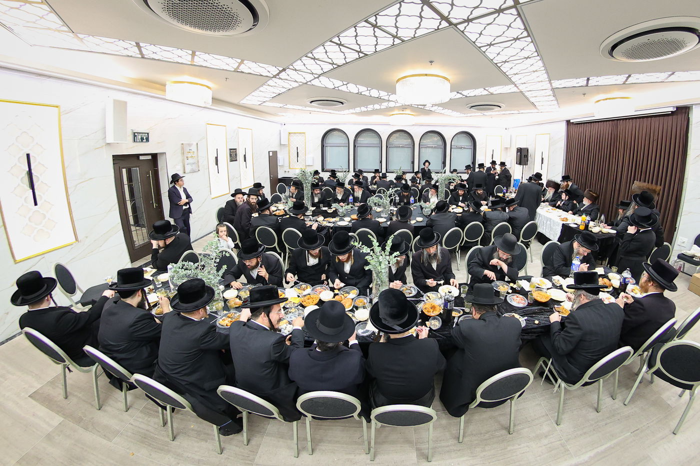 שמחת בר המצווה לנכד האדמו"ר מטשארנאביל