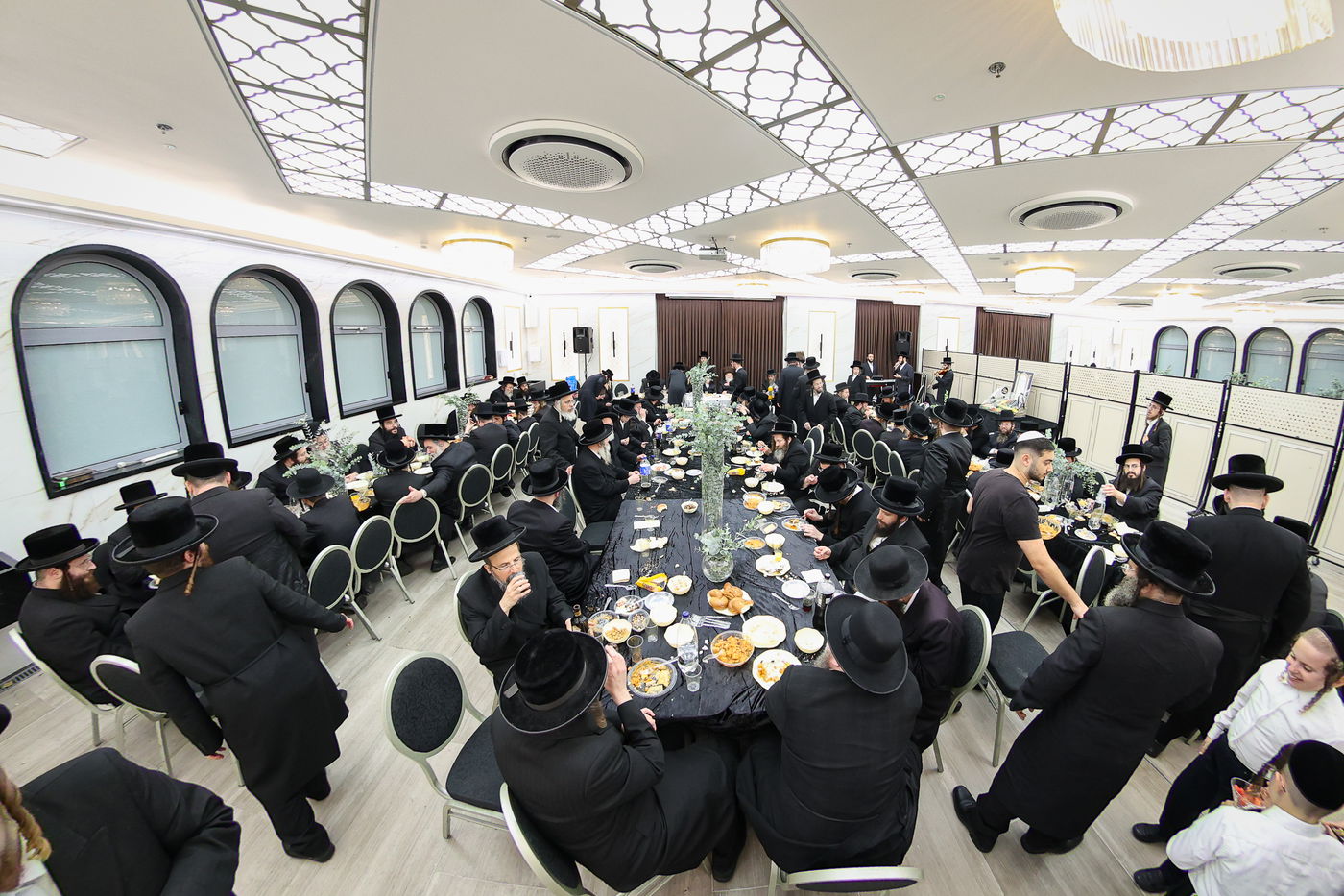 שמחת בר המצווה לנכד האדמו"ר מטשארנאביל