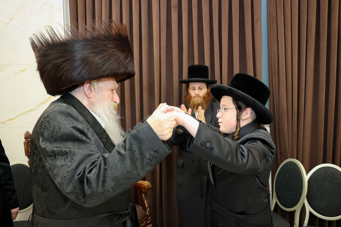 שמחת בר המצווה לנכד האדמו"ר מטשארנאביל