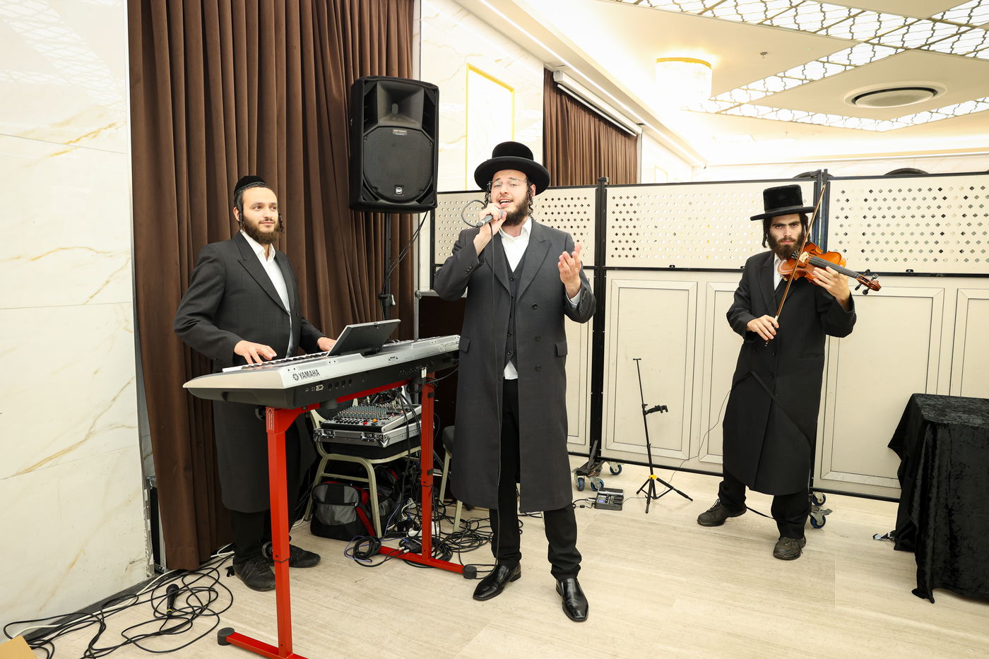 שמחת בר המצווה לנכד האדמו"ר מטשארנאביל