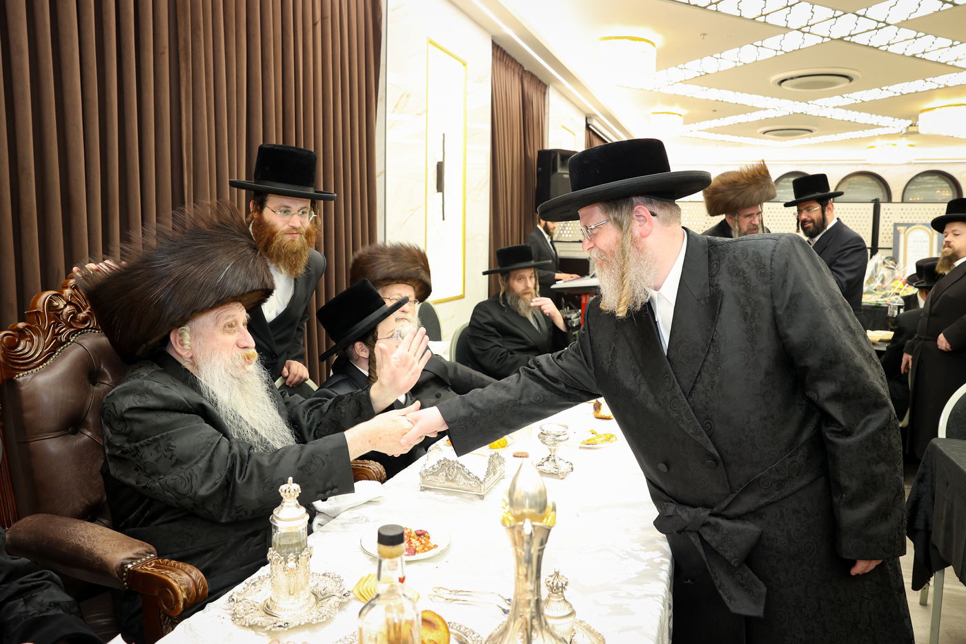 שמחת בר המצווה לנכד האדמו"ר מטשארנאביל