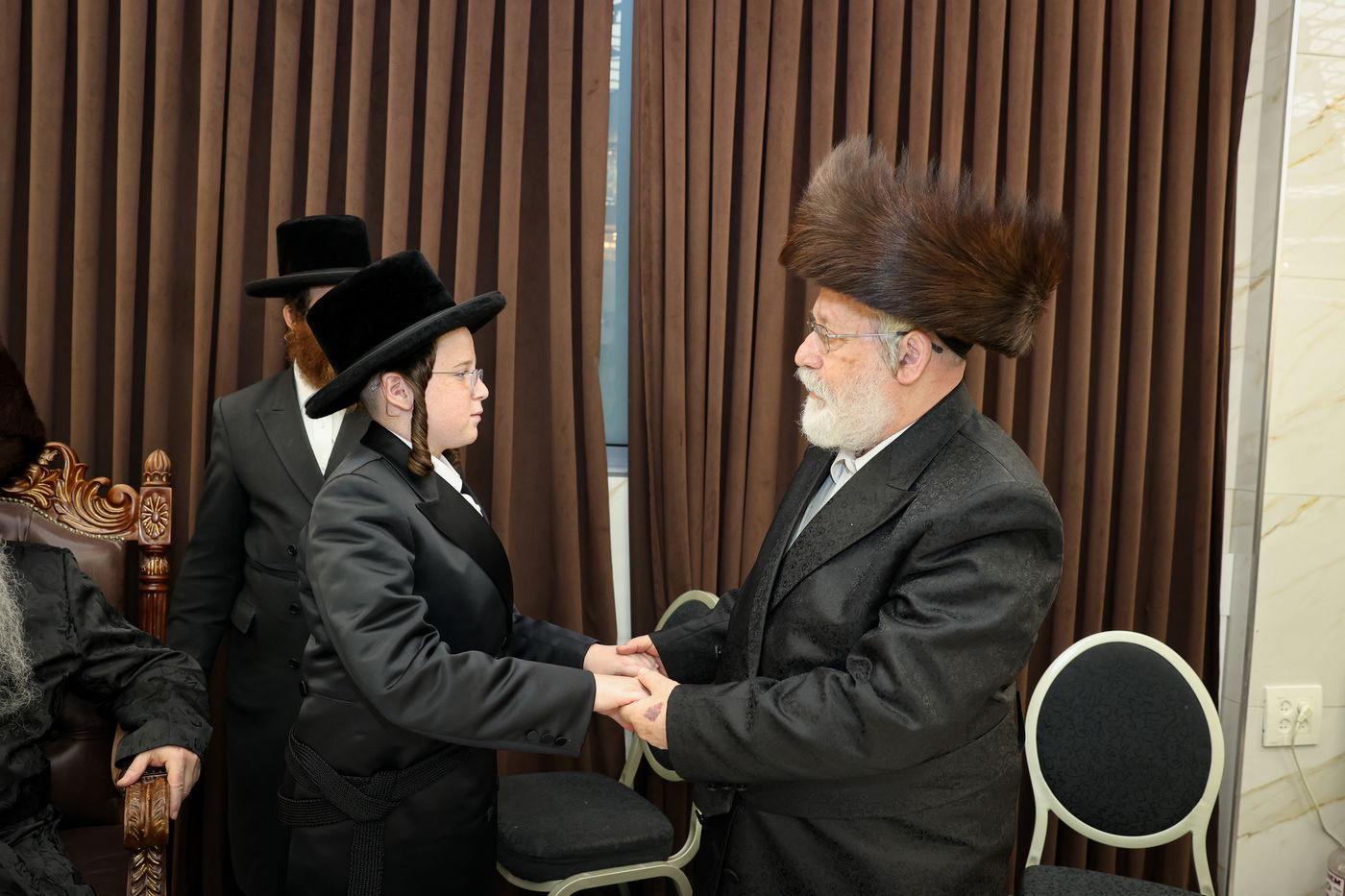 שמחת בר המצווה לנכד האדמו"ר מטשארנאביל