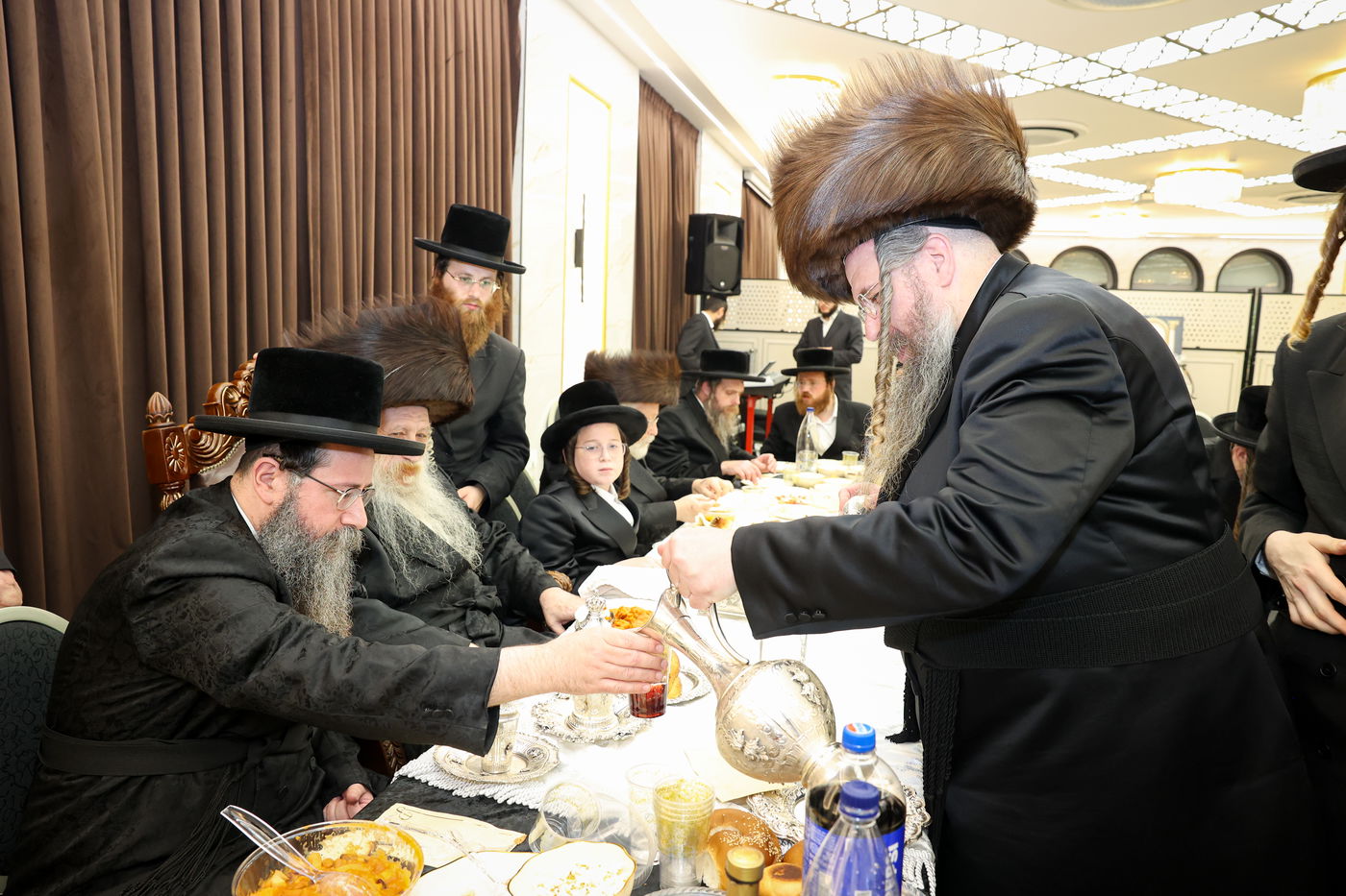 שמחת בר המצווה לנכד האדמו"ר מטשארנאביל