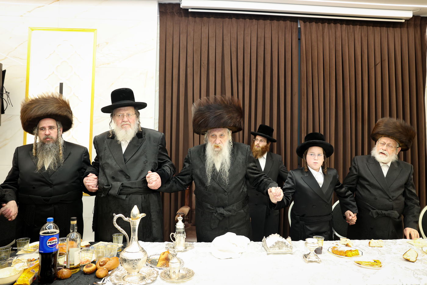 שמחת בר המצווה לנכד האדמו"ר מטשארנאביל