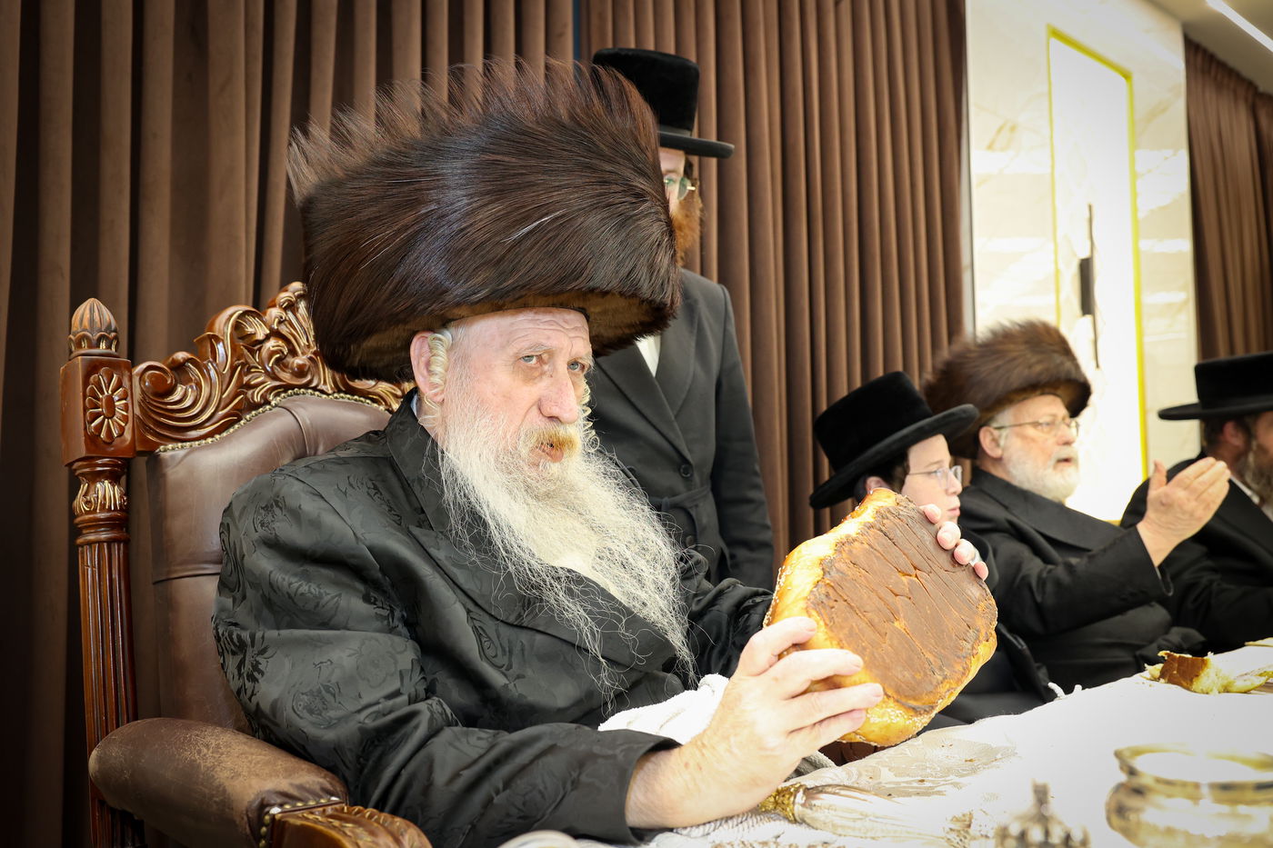 שמחת בר המצווה לנכד האדמו"ר מטשארנאביל