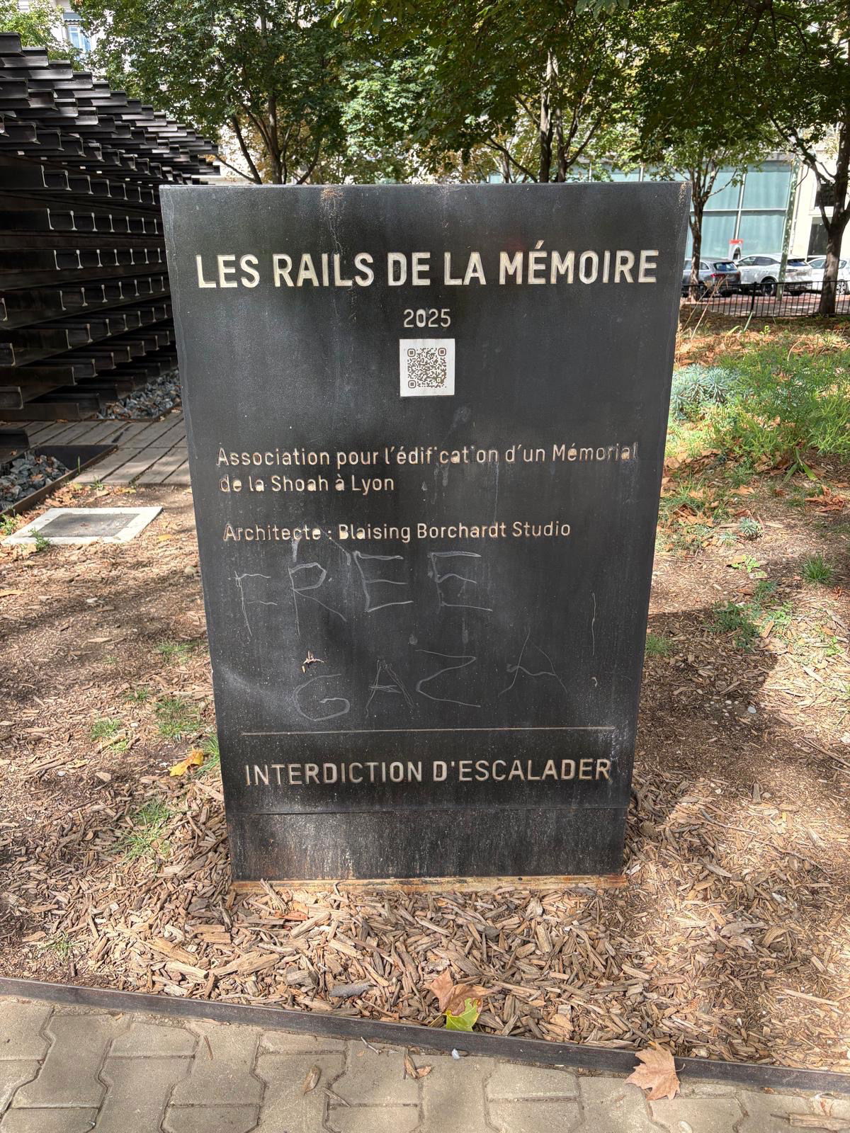 האנדרטה שהושחתה