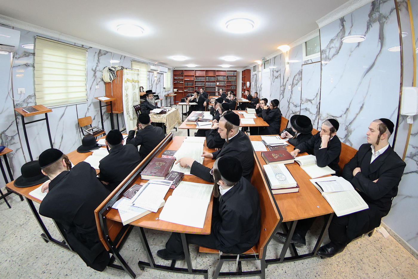 פתיחת הזמן בישיבת מהרי"ט בבני ברק