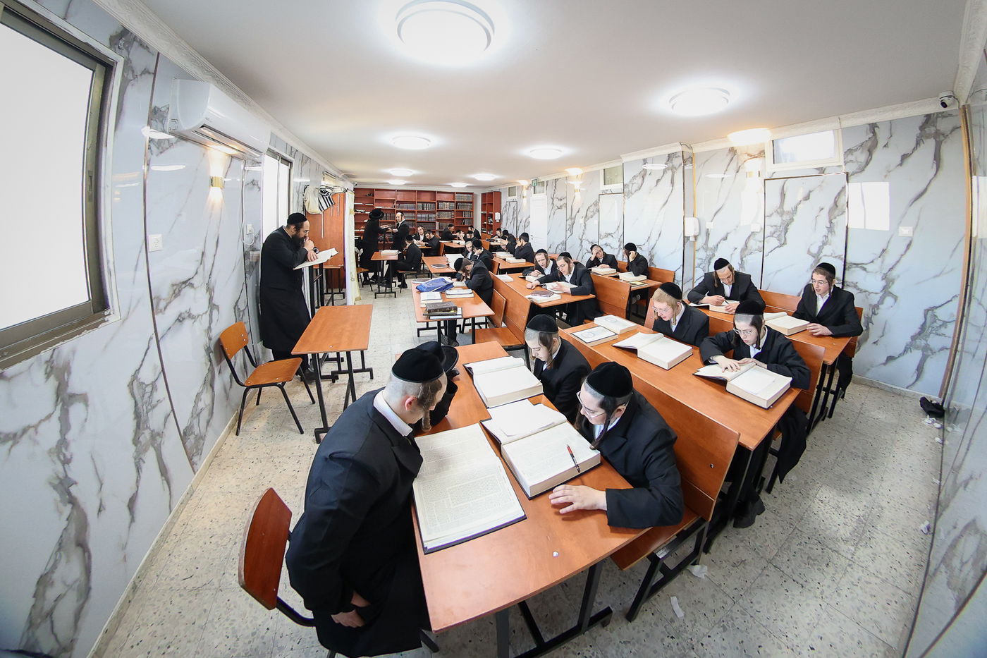 פתיחת הזמן בישיבת מהרי"ט בבני ברק