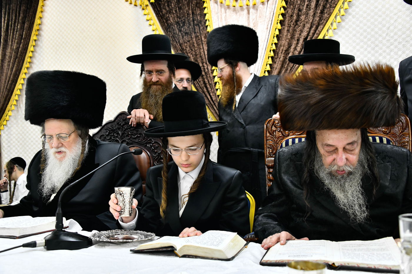 שמחת בר המצווה לנכד האדמו"רים ממודז'יץ וזוועהיל 