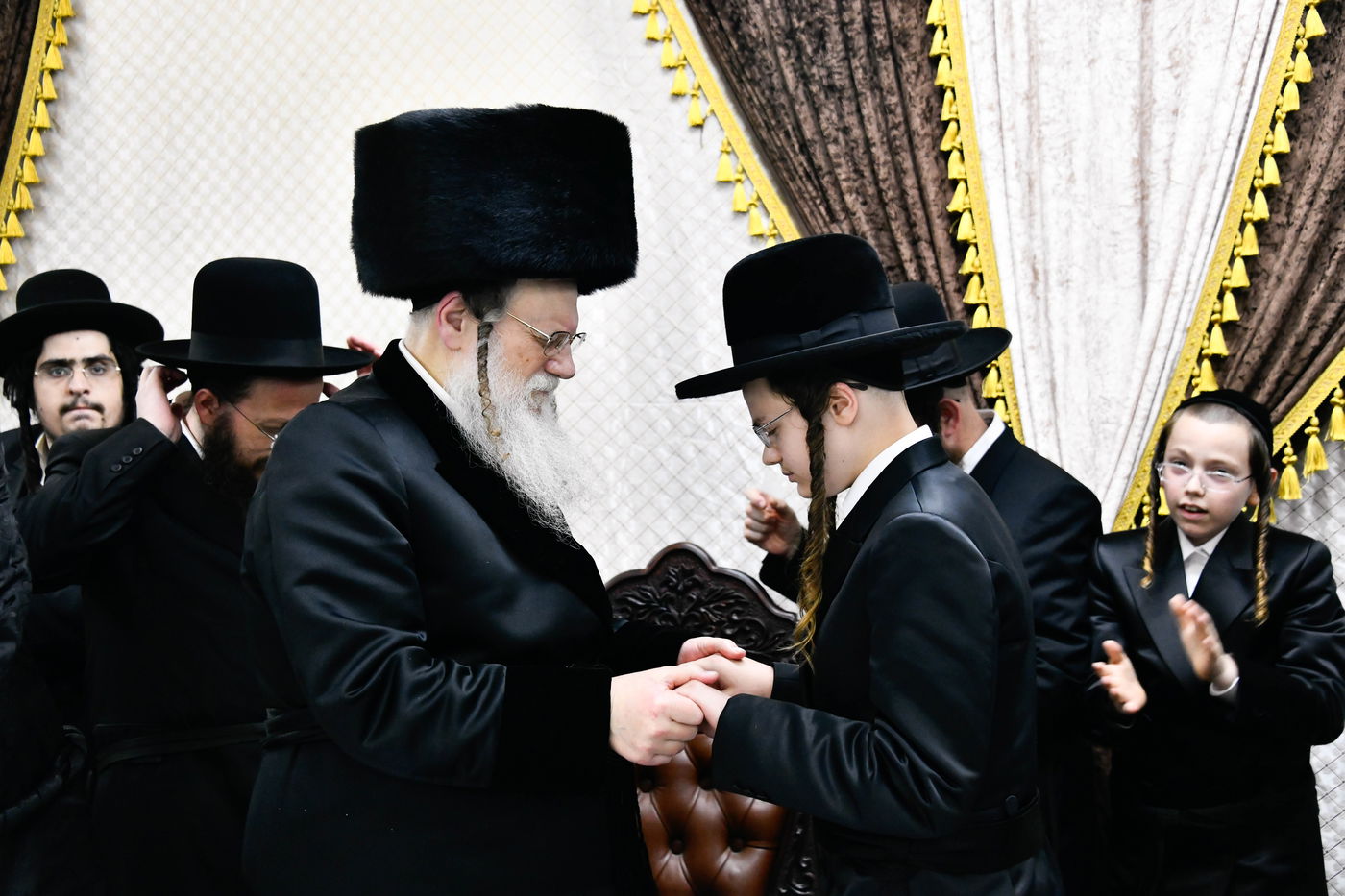 שמחת בר המצווה לנכד האדמו"רים ממודז'יץ וזוועהיל 