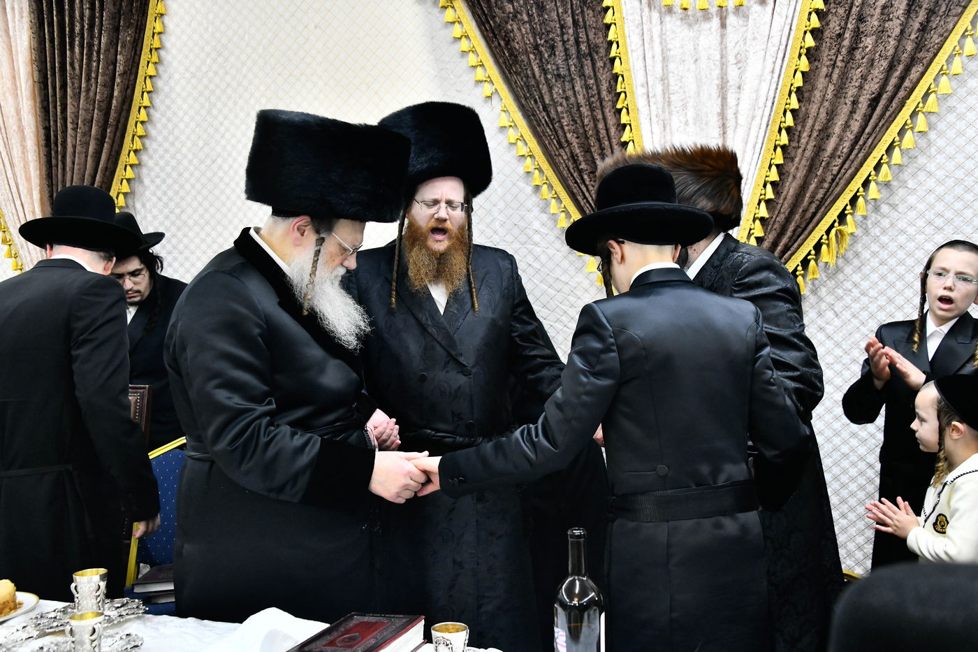 שמחת בר המצווה לנכד האדמו"רים ממודז'יץ וזוועהיל 