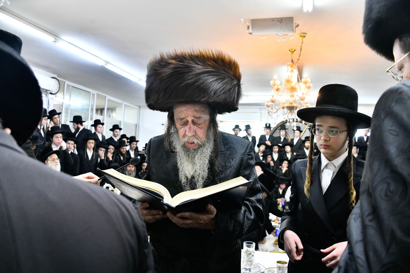 שמחת בר המצווה לנכד האדמו"רים ממודז'יץ וזוועהיל 