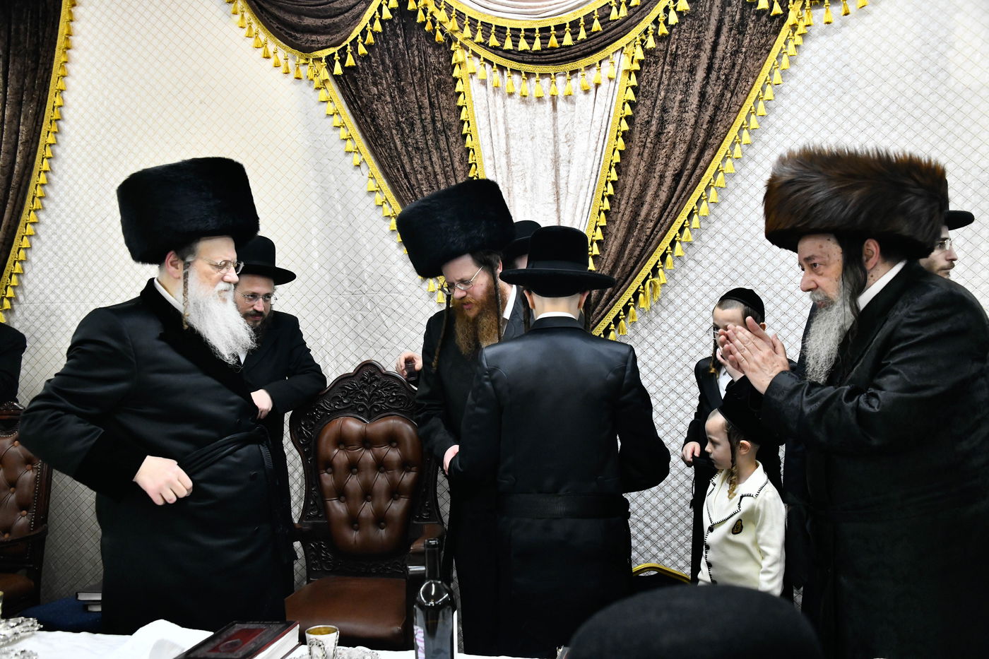 שמחת בר המצווה לנכד האדמו"רים ממודז'יץ וזוועהיל 