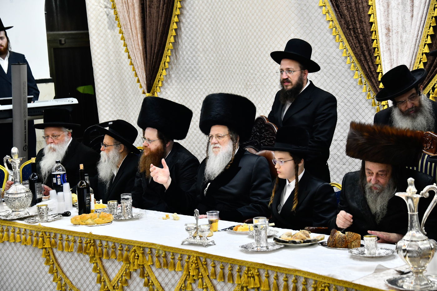 שמחת בר המצווה לנכד האדמו"רים ממודז'יץ וזוועהיל 