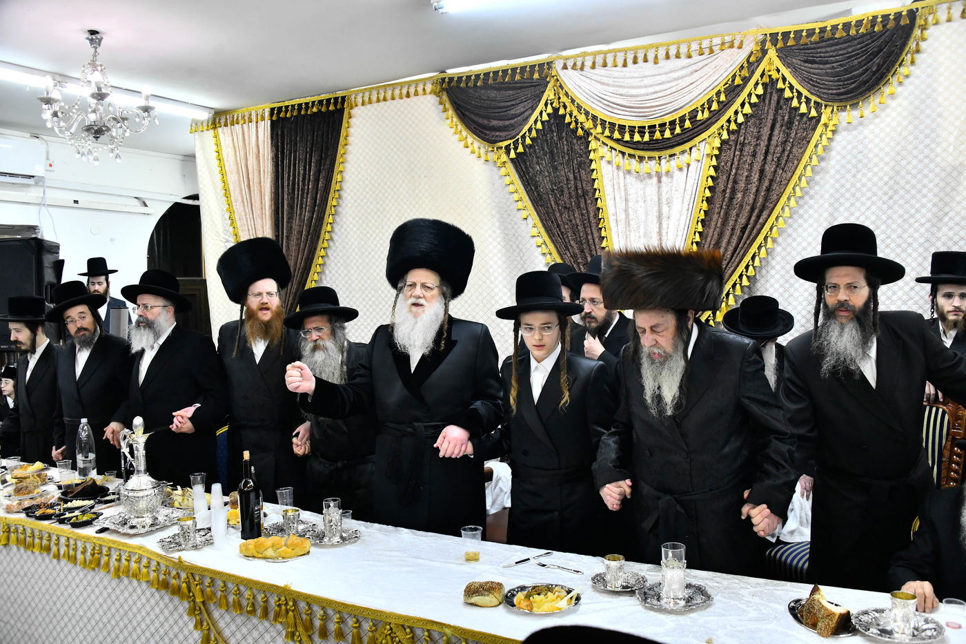 שמחת בר המצווה לנכד האדמו"רים ממודז'יץ וזוועהיל 