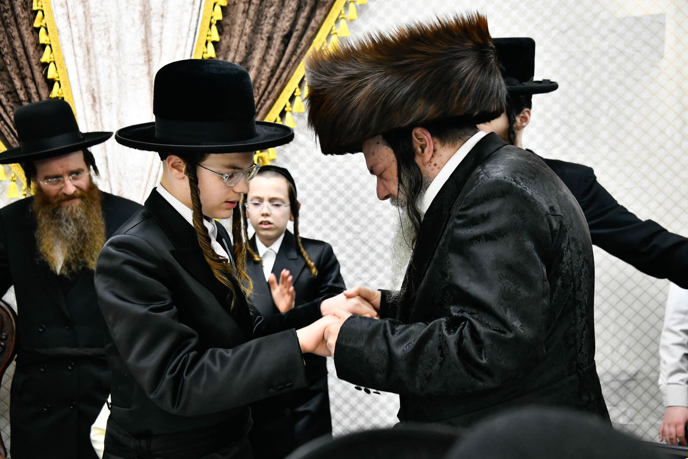 שמחת בר המצווה לנכד האדמו"רים ממודז'יץ וזוועהיל 