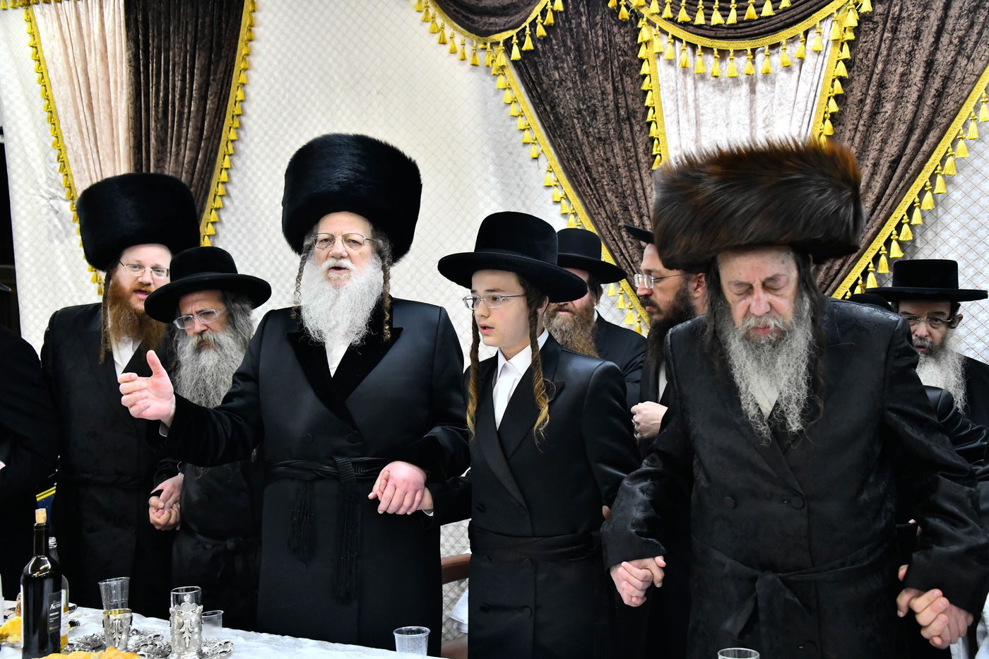 שמחת בר המצווה לנכד האדמו"רים ממודז'יץ וזוועהיל 