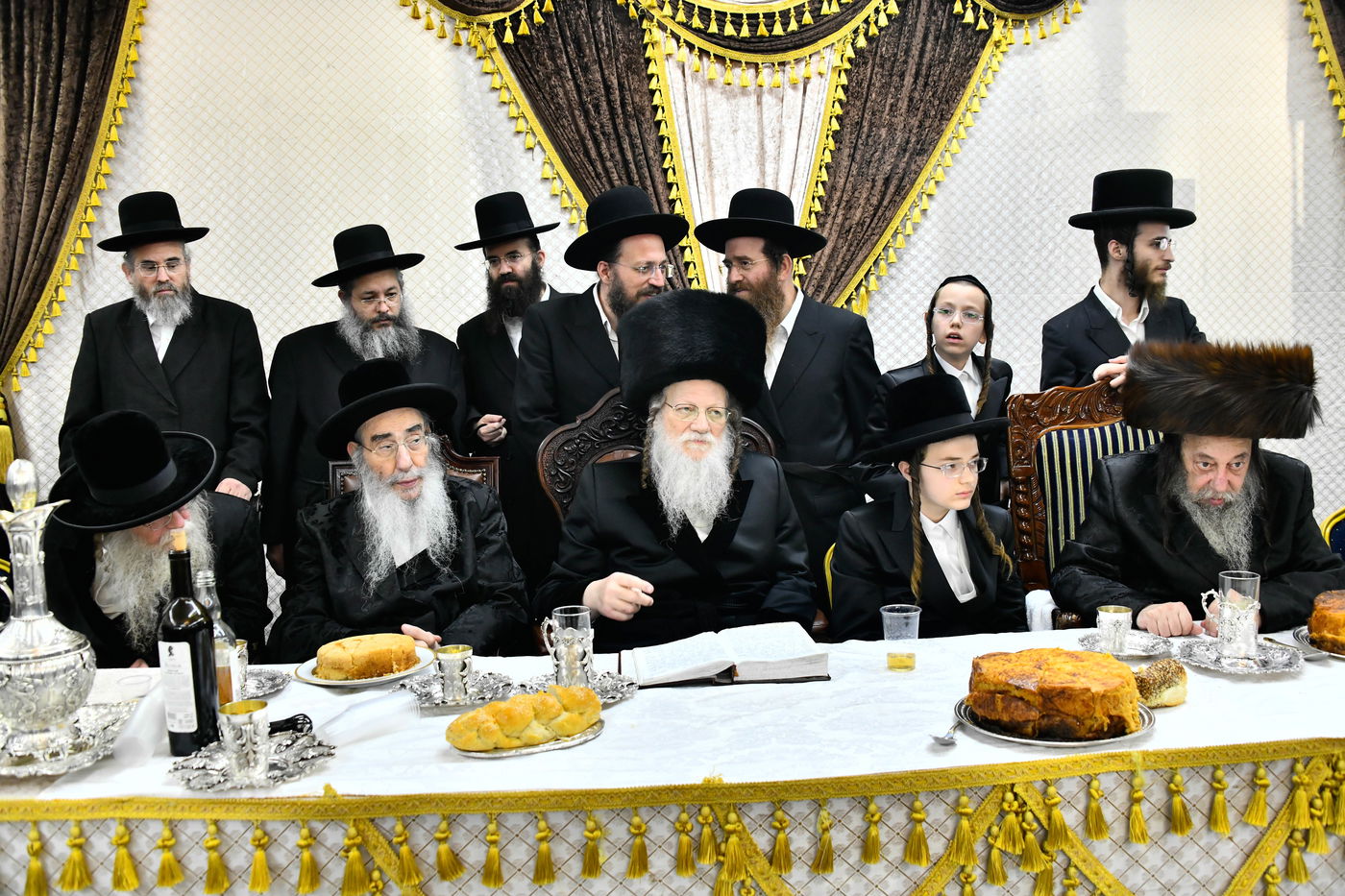 שמחת בר המצווה לנכד האדמו"רים ממודז'יץ וזוועהיל 