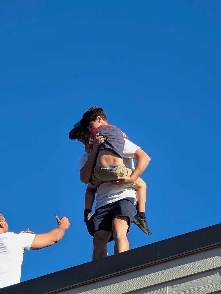 הילד הקטן נעלם בפארק השעשועים - ואז הוא אותר על מסילת רכבת הרים