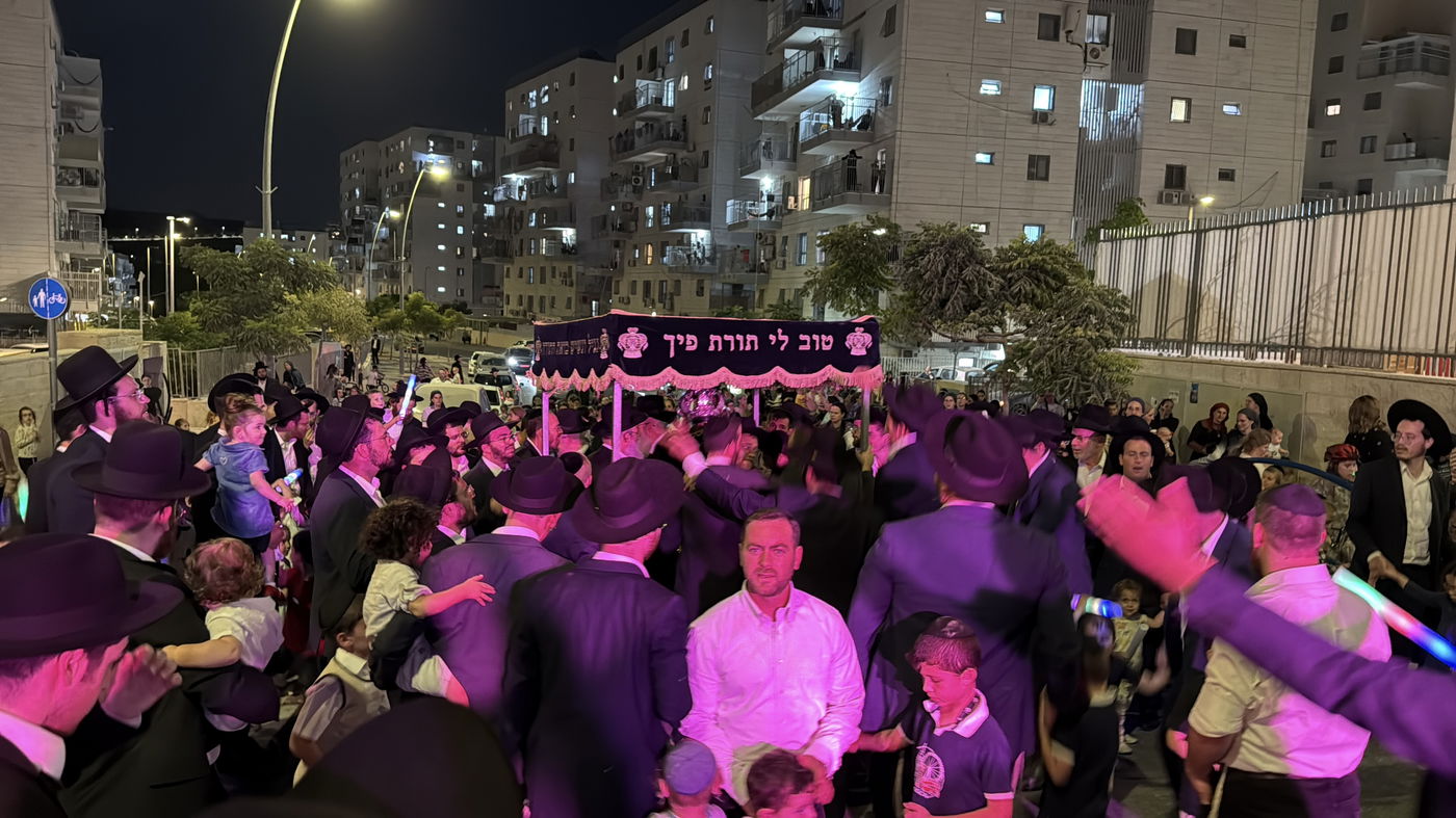 הכנסת ספר תורה למוסדות ’דרך אמונה’