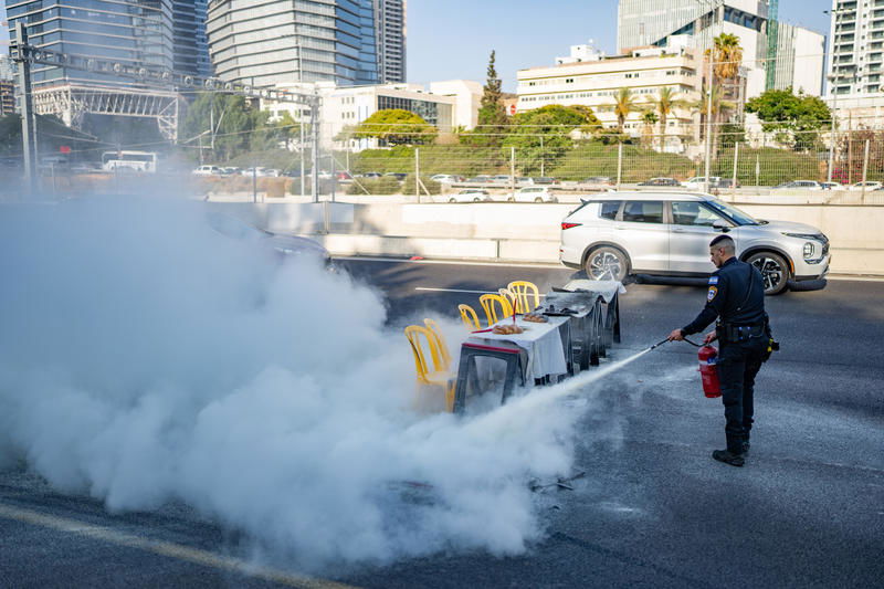 כך פוזרו בתוך דקות המפגינים שחסמו את איילון; בת 35 וקטין נעצרו