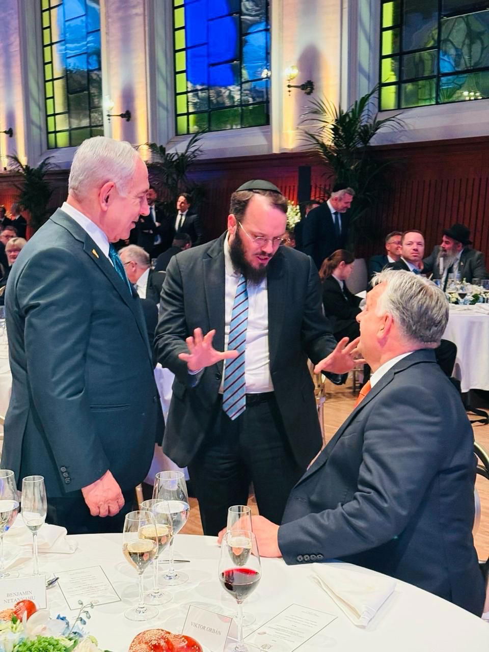 אוירכמן עם נתניהו ונשיא הונגריה | ארכיון