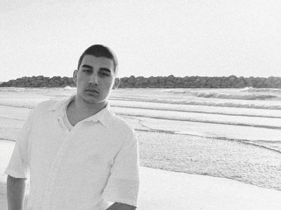 בוגר 'כוכב המג'יק קאס' בסינגל חדש: "אדון הסליחות"