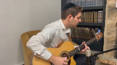 כזה עוד לא ראיתם: הלהיט של יידל בגרסת הגיטרה האקוסטית