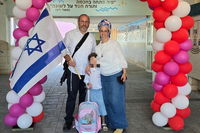 צביקה ואפרת מור ובתם אוריה, הבוקר