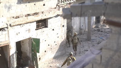 תיעודים מעזה נחשפים: לוחמים עוברים מבית לבית - בין הסמטאות