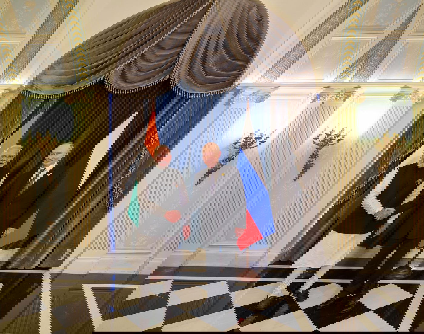 מודי ופוטין בפסגת ה-SCO 