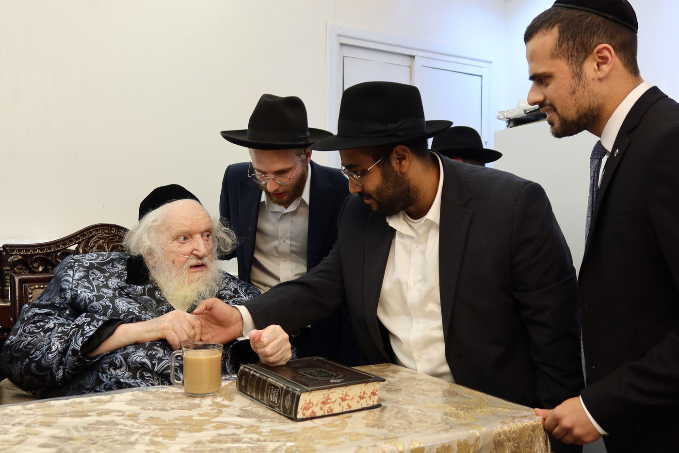 הבחור אצל הגר"מ שטרנבוך