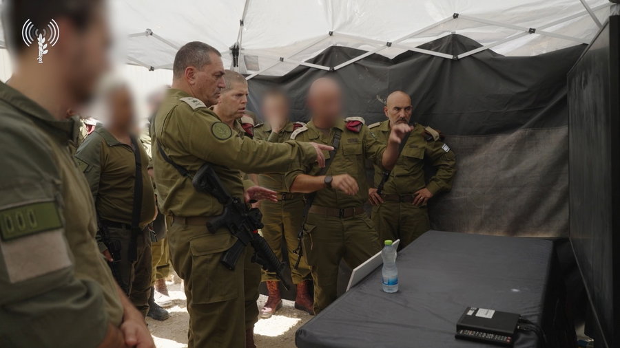 הרמטכ"ל זמיר עם הלוחמים