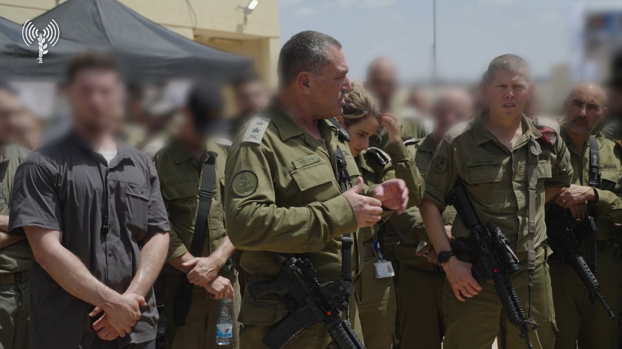 הרמטכ"ל עם הלוחמים