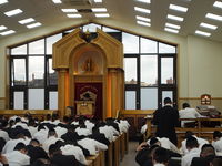 הגאון הרב אברהם גורביץ בפתיחת הזמן בישיבת גייטסהד באנגליה