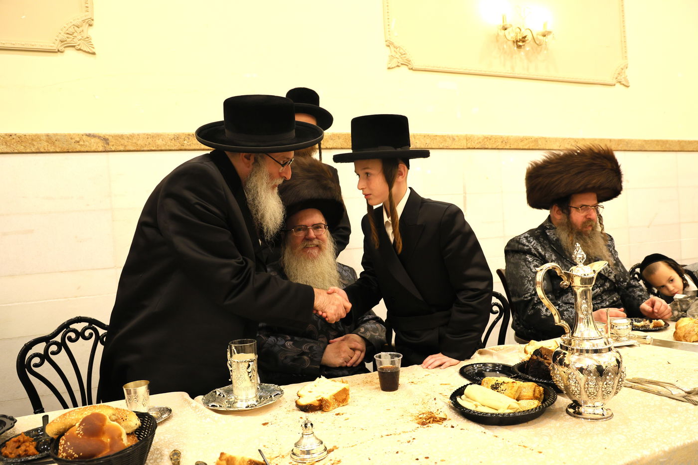 שמחת בר המצווה לנכד האדמו"רים מבערגסאז - דעעש ירושלים