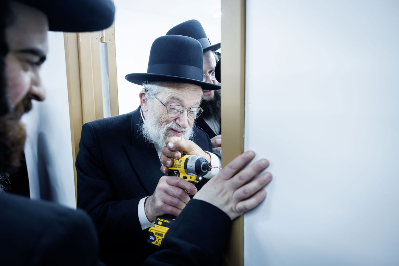 האדמו"ר מסאטמר בביקור במחנה 'רב טוב' בהרי הקאנטרי